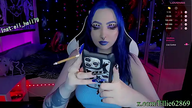 Snapshot of Kitty_goth chatting on 02/23/25, 09:26 Kitty goth online show from 02/23/25, 09:26