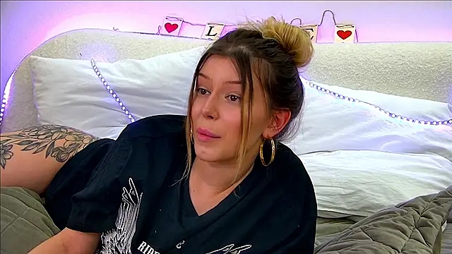 LiliaBianka online show from 02/17/25, 04:26