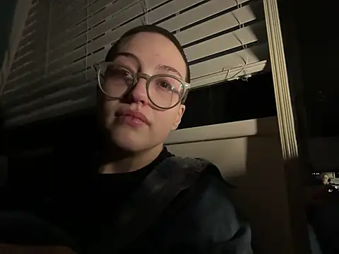 Snapshot of Starving4Cock chatting on 12/14/24, 07:18 Starving4Cock online show from 12/14/24, 07:18