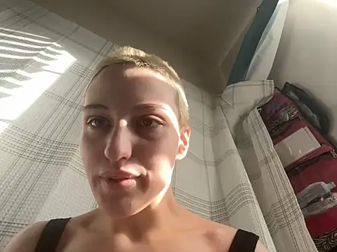 Snapshot of Starving4Cock chatting on 11/15/25, 09:21 Starving4Cock online show from 11/15/25, 09:21