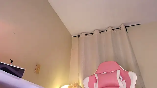 shanakendal2 online show from 10/07/25, 11:40