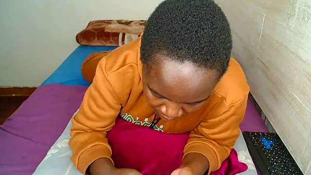 KINKYBLACKDOLL online show from 10/31/25, 03:35