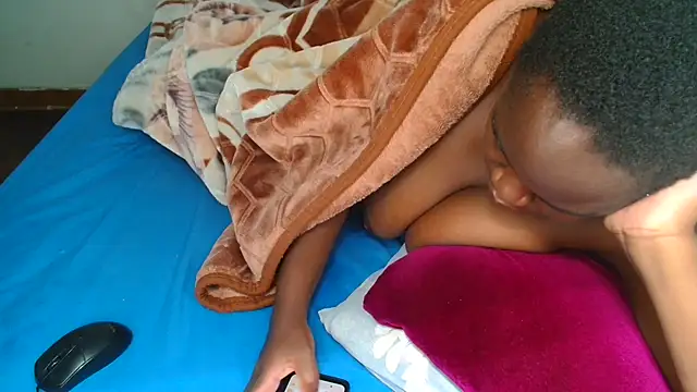 KINKYBLACKDOLL online show from 11/13/25, 04:11