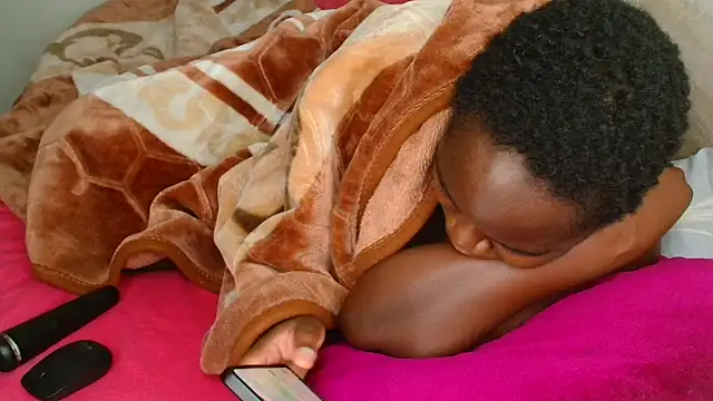 KINKYBLACKDOLL online show from 11/17/25, 05:30