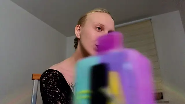 Snapshot of Martha_Hoffman chatting on 12/21/24, 12:20 Martha Hoffman online show from 12/21/24, 12:20