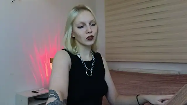 Snapshot of Martha_Hoffman chatting on 02/02/25, 08:08 Martha Hoffman online show from 02/02/25, 08:08