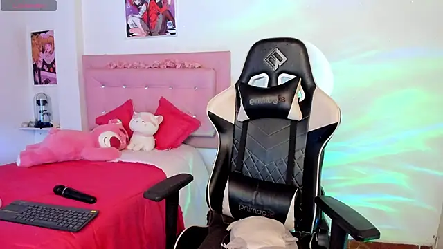 little jade online show from 11/18/25, 10:14