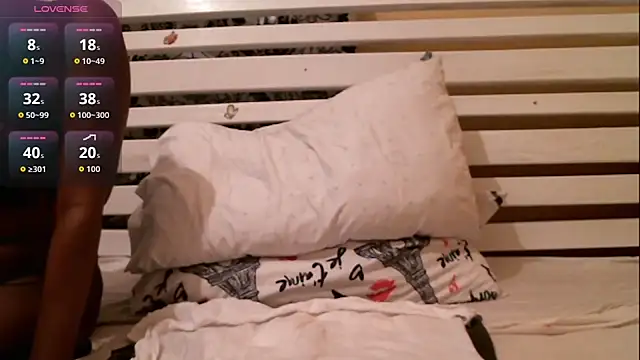 Snapshot of black_sexy_queen chatting on 10/23/25, 08:18 black sexy queen online show from 10/23/25, 08:18