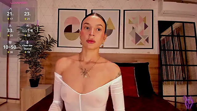 LunaRuso online show from 11/01/25, 11:45