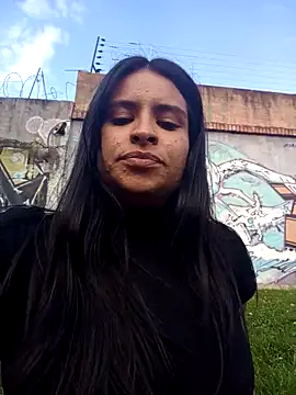 Snapshot of _elektrah chatting on 10/15/25, 08:42 elektrah online show from 10/15/25, 08:42