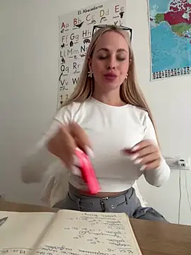 streetdoll online show from 01/19/25, 04:04