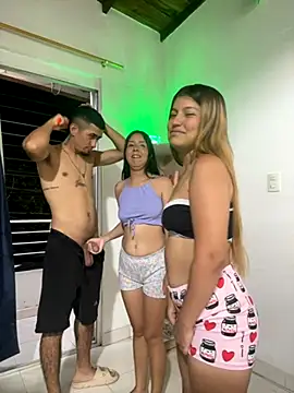 Snapshot of royalgirls_x chatting on 10/07/25, 01:14 royalgirls x online show from 10/07/25, 01:14