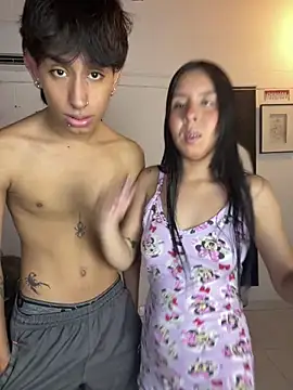 Snapshot of royalgirls_x chatting on 11/03/25, 11:15 royalgirls x online show from 11/03/25, 11:15