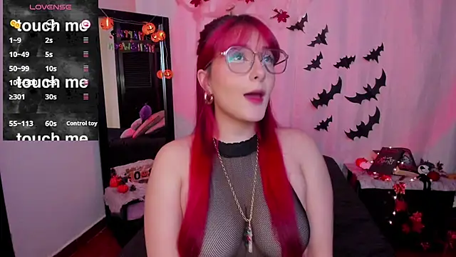 Dafne Moon online show from 10/22/25, 06:24