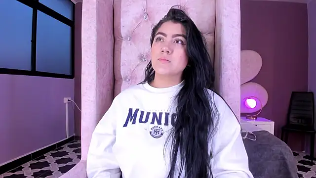 Snapshot of PaulinaDuarte chatting on 12/27/24, 11:17 PaulinaDuarte online show from 12/27/24, 11:17