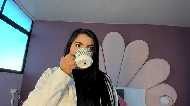 Snapshot of PaulinaDuarte chatting on 01/23/25, 01:02 PaulinaDuarte online show from 01/23/25, 01:02