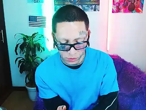 Snapshot of deivid_estrada chatting on 01/28/25, 03:04 deivid estrada online show from 01/28/25, 03:04