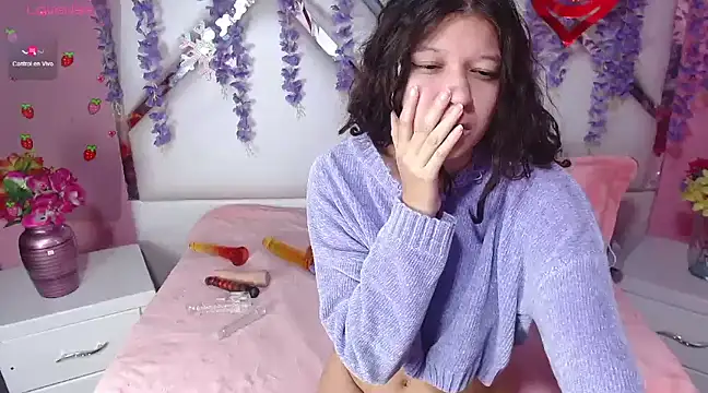 Snapshot of Perla_Skinnyy chatting on 02/22/25, 05:44 Perla Skinnyy online show from 02/22/25, 05:44