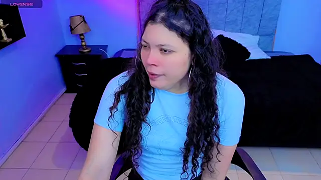 Lana stone  online show from 10/28/25, 03:43