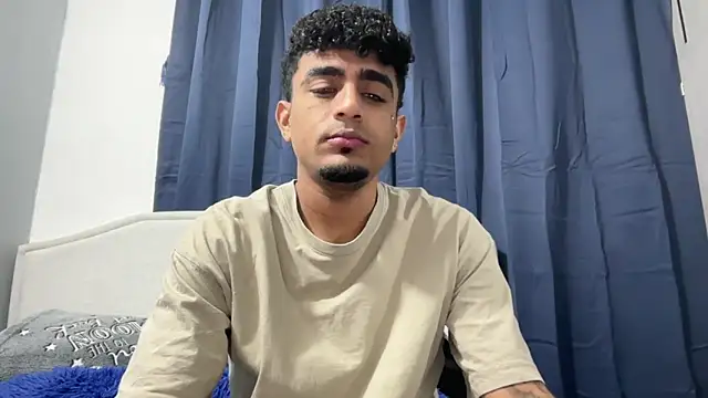 Snapshot of dominic_brandd23 chatting on 10/23/25, 05:18 dominic brandd23 online show from 10/23/25, 05:18