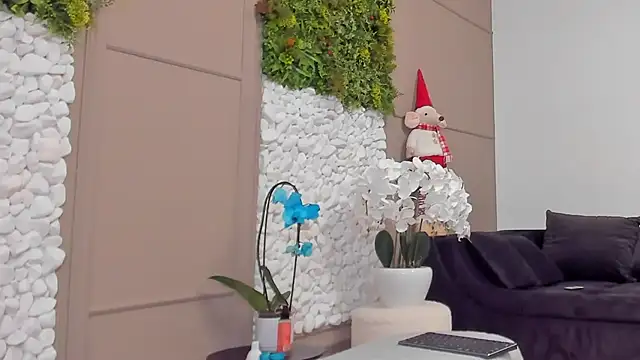 Deliciouslips online show from 02/25/25, 05:47