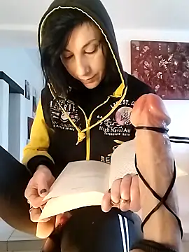 Snapshot of freyamoret chatting on 02/11/25, 03:08 freyamoret online show from 02/11/25, 03:08
