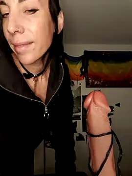 Snapshot of freyamoret chatting on 10/11/25, 03:39 freyamoret online show from 10/11/25, 03:39