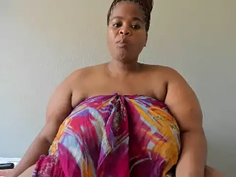 Snapshot of ThickLeeyanaX chatting on 02/14/25, 09:24 ThickLeeyanaX online show from 02/14/25, 09:24