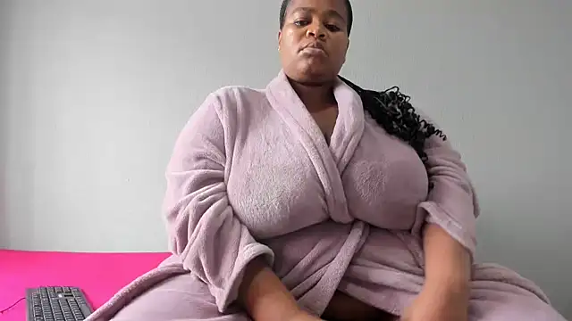 Snapshot of ThickLeeyanaX chatting on 03/15/25, 12:56 ThickLeeyanaX online show from 03/15/25, 12:56