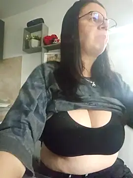 KristenVega online show from 11/05/25, 09:09