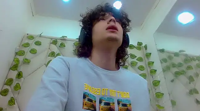 Snapshot of Sr_BonnyEthan chatting on 02/15/25, 02:00 Sr BonnyEthan online show from 02/15/25, 02:00