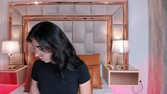 DaraBeckett online show from 12/16/24, 12:06