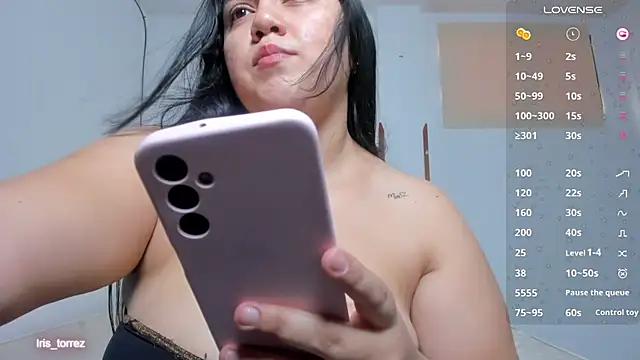 iris torrez  online show from 11/14/25, 03:00