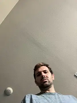 Snapshot of HungJeff6969 chatting on 10/22/25, 04:51 HungJeff6969 online show from 10/22/25, 04:51