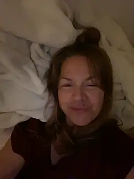 Leyna liu online show from 10/25/25, 07:16