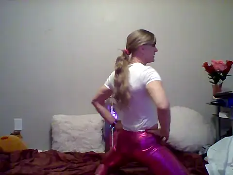 Snapshot of JessicaFitney chatting on 01/25/25, 02:04 JessicaFitney online show from 01/25/25, 02:04