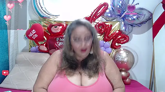 Snapshot of BBW_salome chatting on 02/19/25, 08:31 BBW salome online show from 02/19/25, 08:31