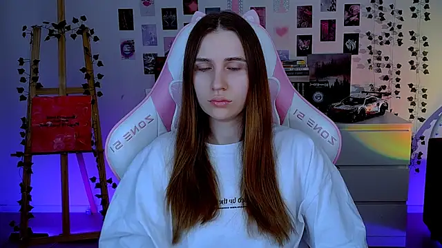 AliceCharmy online show from 10/18/25, 05:32