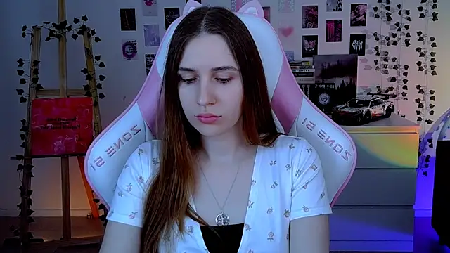 AliceCharmy online show from 10/20/25, 05:30