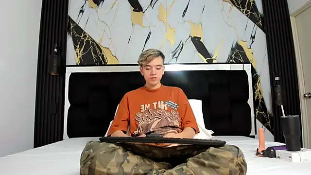 bunny maxi online show from 12/12/24, 12:44