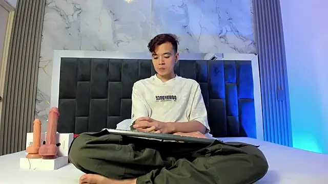 bunny maxi online show from 10/10/25, 12:37