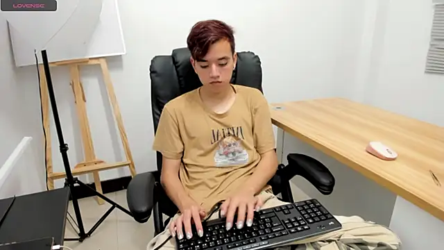 bunny maxi online show from 10/30/25, 12:50