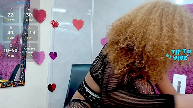 Snapshot of Litzy_Curly chatting on 03/11/25, 03:02 Litzy Curly online show from 03/11/25, 03:02