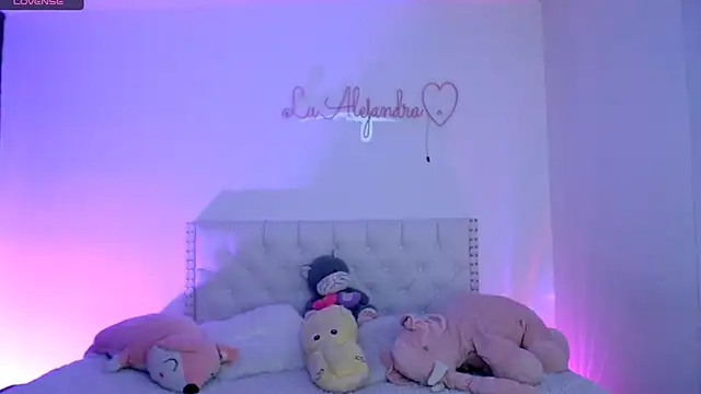 alee lenoxx online show from 11/24/25, 08:03