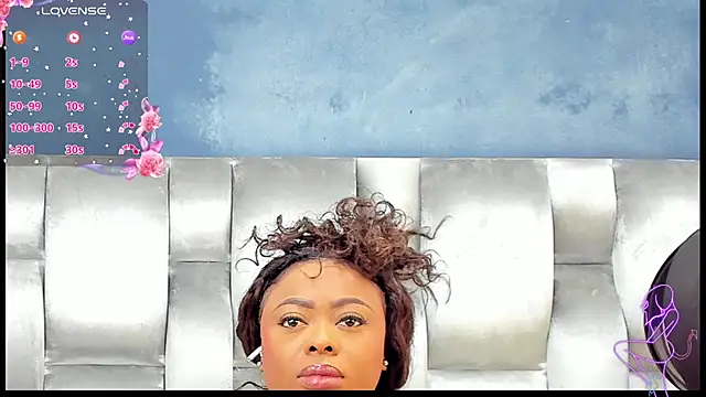 Snapshot of CamilaBenitez chatting on 10/12/25, 01:10 CamilaBenitez online show from 10/12/25, 01:10