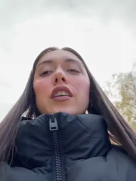 emiliasommer online show from 10/26/25, 12:44