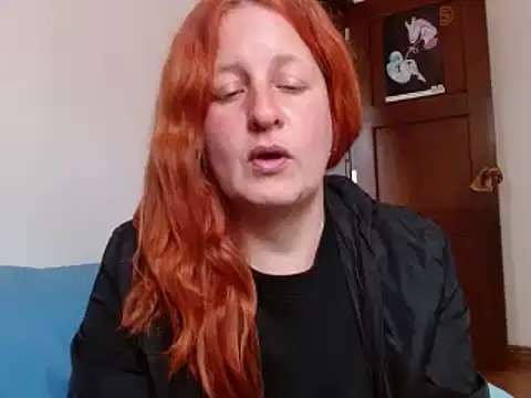 Snapshot of ViioletaMora chatting on 10/06/25, 06:27 ViioletaMora online show from 10/06/25, 06:27