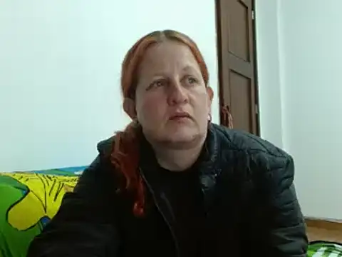 Snapshot of ViioletaMora chatting on 10/13/25, 05:07 ViioletaMora online show from 10/13/25, 05:07