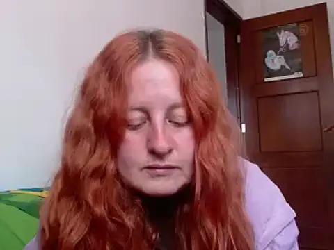 Snapshot of ViioletaMora chatting on 10/15/25, 07:25 ViioletaMora online show from 10/15/25, 07:25