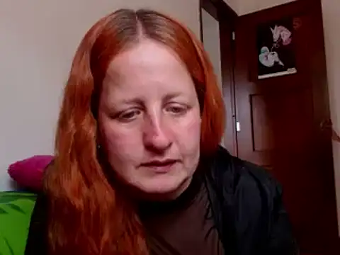 Snapshot of ViioletaMora chatting on 10/28/25, 06:43 ViioletaMora online show from 10/28/25, 06:43